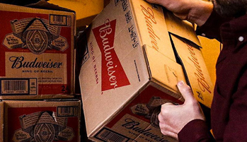 百威啤酒（Budweiser）启用新VI设计和新包装